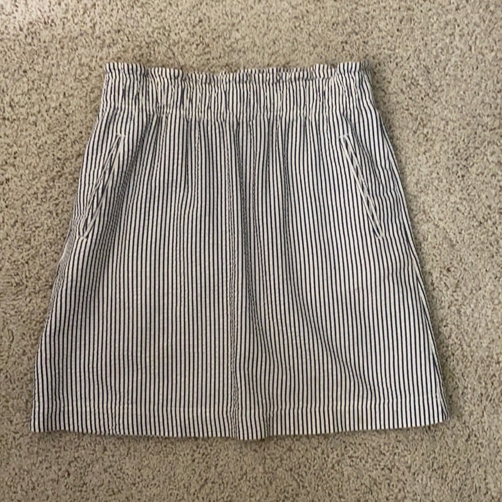Lands End Canvas seersucker navy/white skirt